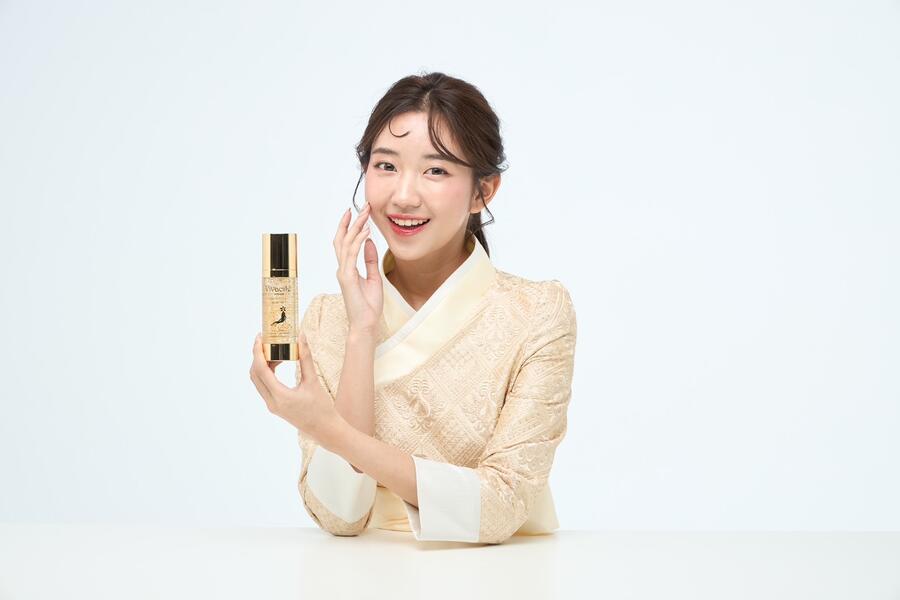 Vivacité serum, hanbok model